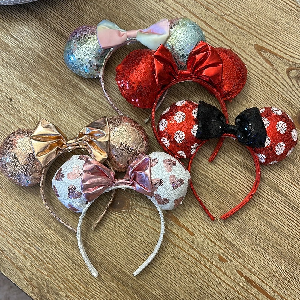 5 like new Disney Minnie Mouse sequined ears with bows
